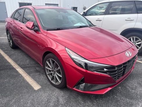 Used 2022 Hyundai Elantra Limited w/ Preferred Accessory Package FWD image 5