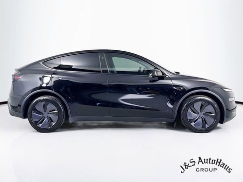 Used 2026 Tesla Model Y Long Range image 8