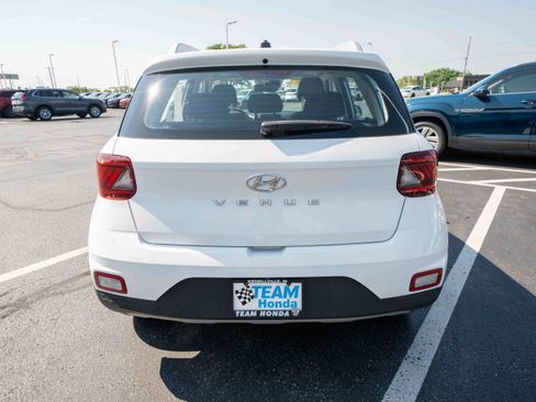 Used 2025 Hyundai Venue SEL FWD image 5