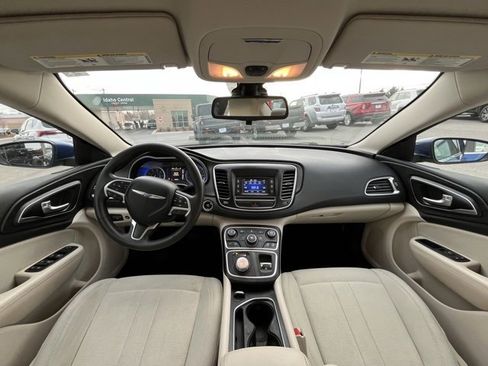 Used 2015 Chrysler 200 Limited image 37