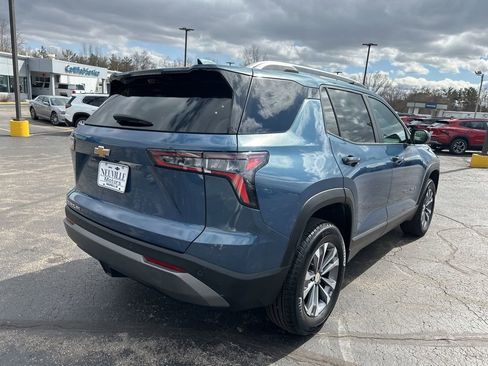 Used 2025 Chevrolet Equinox LT w/ Convenience Package II image 3