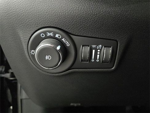 New 2026 Jeep Compass Limited image 28