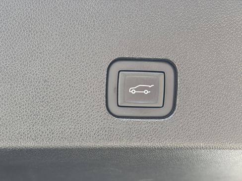 Certified 2024 Cadillac XT6 Luxury w/ LPO, Floor Liner Package AWD/4WD image 11