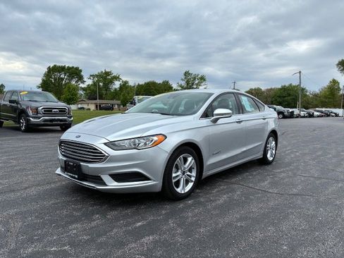 Used 2018 Ford Fusion SE FWD image 1