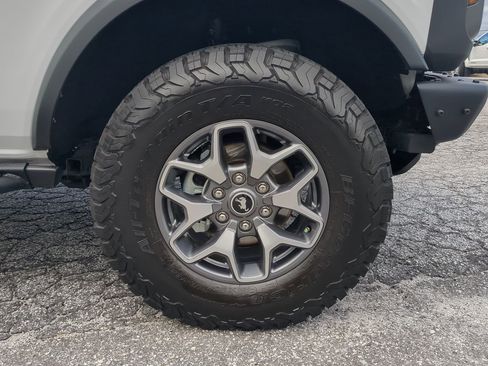 Certified 2024 Ford Bronco Badlands image 9