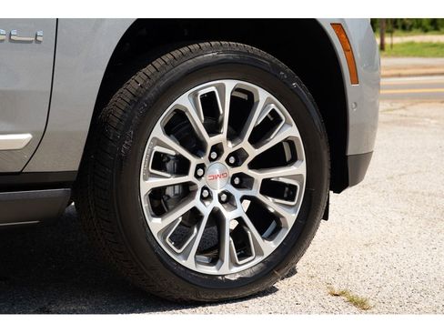 New 2026 GMC Yukon XL Denali image 9