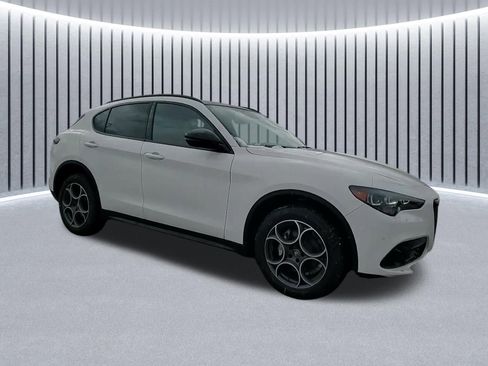 New 2025 Alfa Romeo Stelvio Sprint image 2