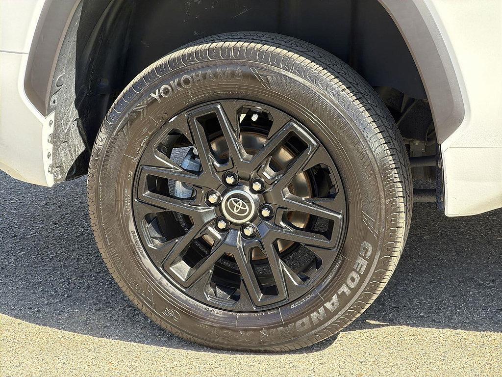 Used 2024 Toyota Tundra Limited AWD/4WD image 33