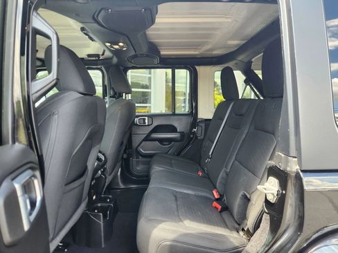 Used 2021 Jeep Wrangler Unlimited Sahara w/ Cold Weather Group image 37