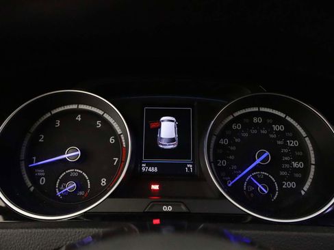 Used 2017 Volkswagen Golf R 4-Door image 7