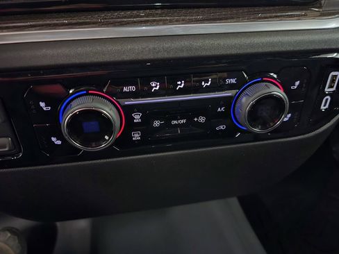 Used 2025 Chevrolet Silverado 1500 LT AWD/4WD image 18