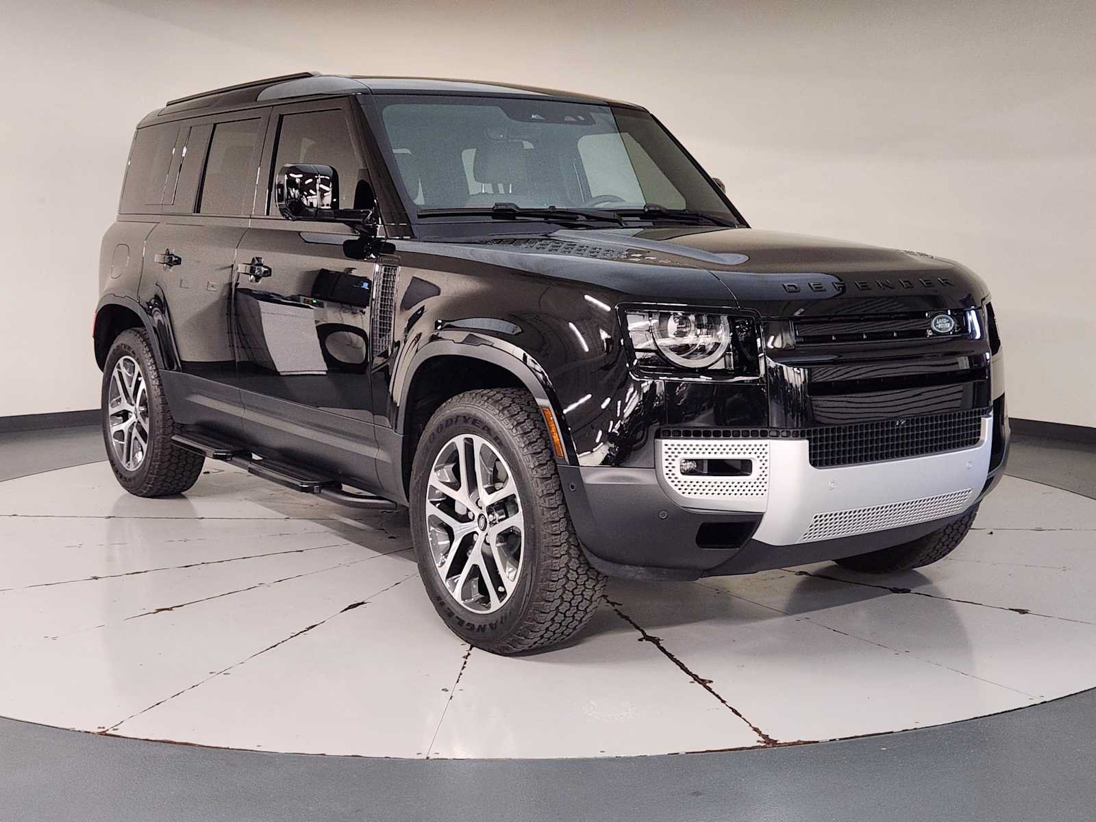 Used 2025 Land Rover Defender 110 S AWD/4WD image 7