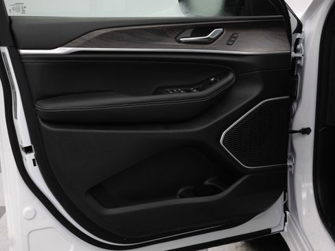 New 2026 Jeep Grand Cherokee L Limited image 14