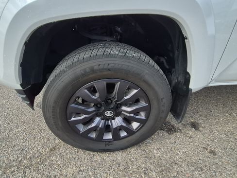 Used 2021 Toyota Tacoma Limited w/ Nightshade Package AWD/4WD image 25