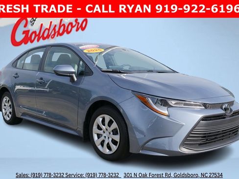 Used 2025 Toyota Corolla LE image 1
