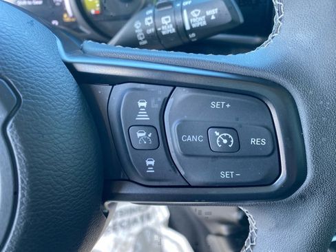 Used 2025 Jeep Wrangler Willys image 16