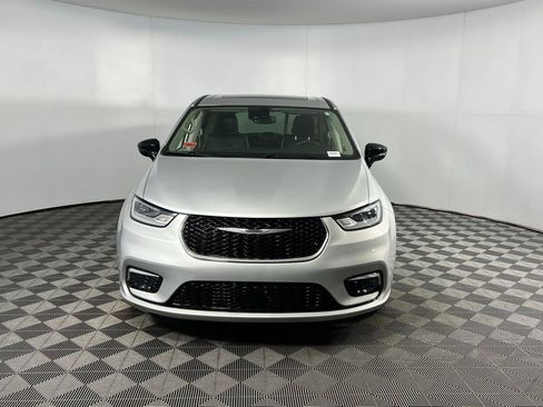 Used 2024 Chrysler Pacifica Limited image 12