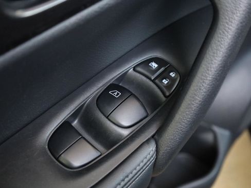 Used 2019 Nissan Rogue SV AWD/4WD image 35