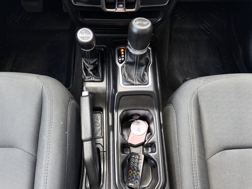 Used 2021 Jeep Wrangler Unlimited Sahara w/ Uconnect 4C Nav & Sound Group AWD/4WD image 27