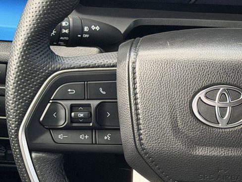 Certified 2025 Toyota Tacoma TRD Off-Road AWD/4WD image 10