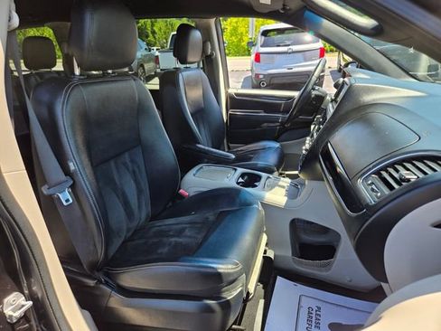 Used 2017 Dodge Grand Caravan SXT FWD image 20
