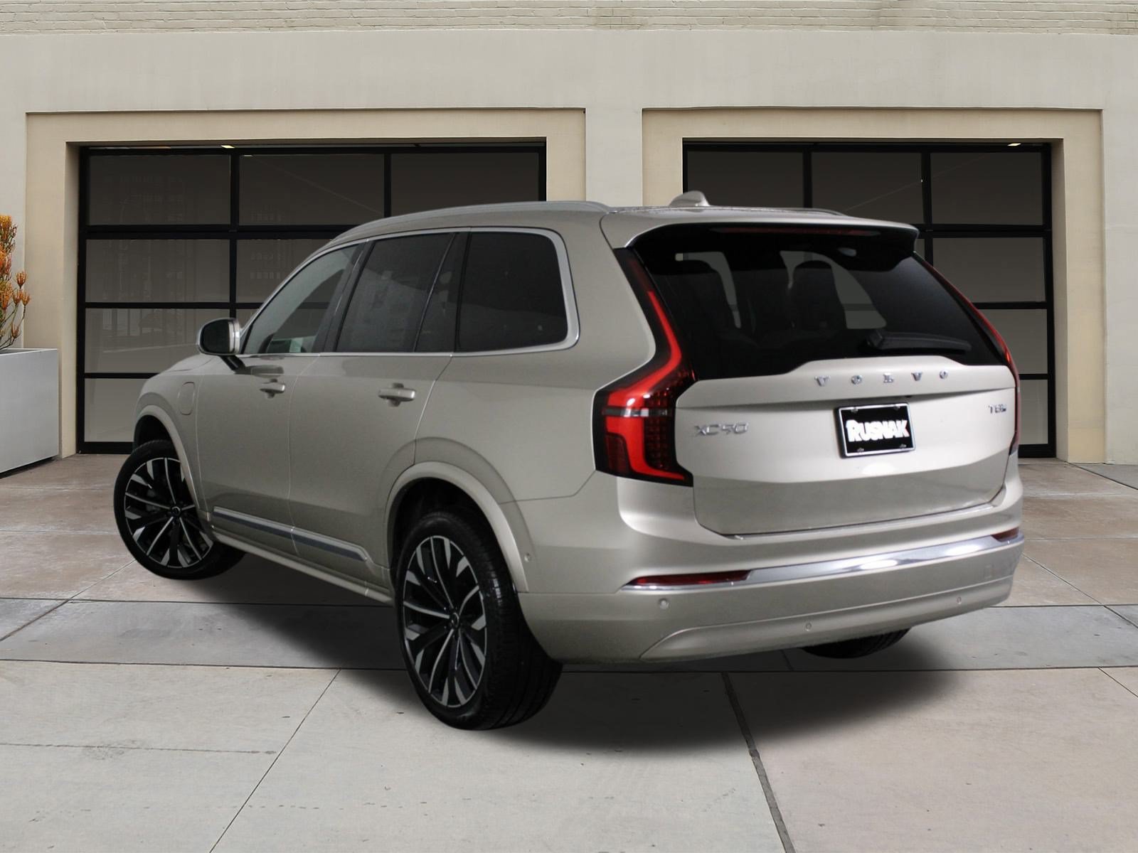 New 2026 Volvo XC90 T8 Plus w/ Protection Package Premier AWD/4WD image 3