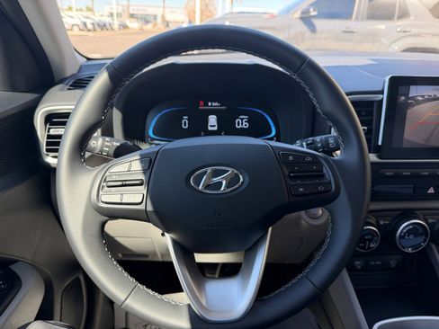 Certified 2025 Hyundai Venue SEL image 9