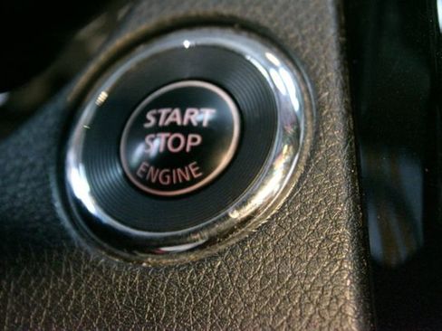 Used 2017 Nissan Rogue SV AWD/4WD image 25