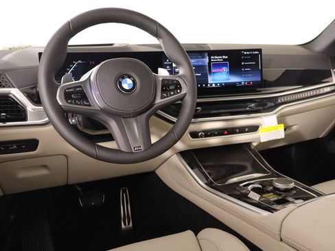 New 2026 BMW X5 xDrive40i w/ M Sport Package AWD/4WD image 2