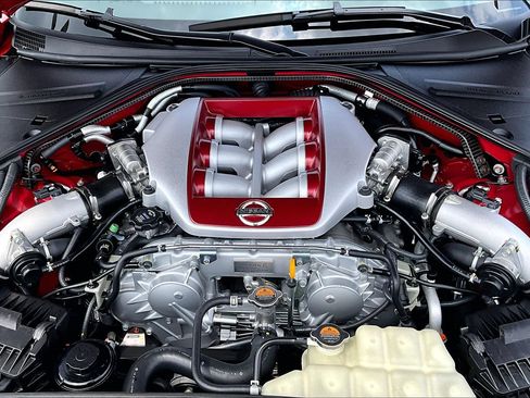 Used 2020 Nissan GT-R Premium w/ Premium Interior Package AWD/4WD image 9