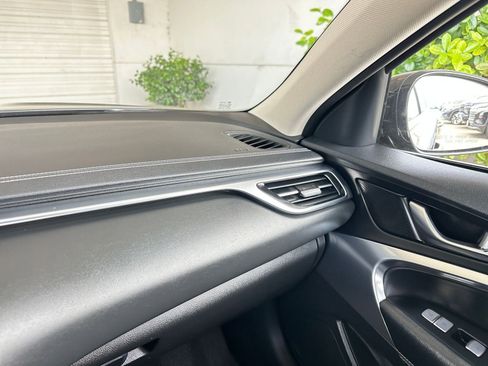 Used 2025 Genesis G70 2.5T image 36