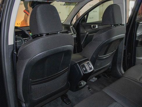 Used 2025 Kia Sorento LX FWD image 9