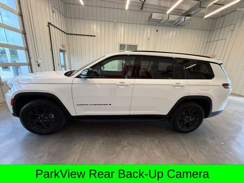 Used 2024 Jeep Grand Cherokee L Altitude AWD/4WD image 8