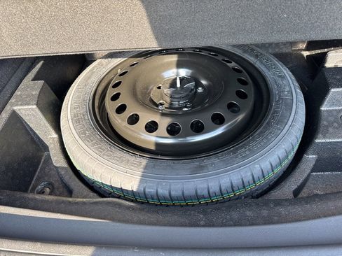 Certified 2023 Buick Envision Preferred w/ Sport Touring Package image 38