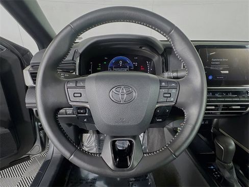 Used 2025 Toyota Camry SE image 15