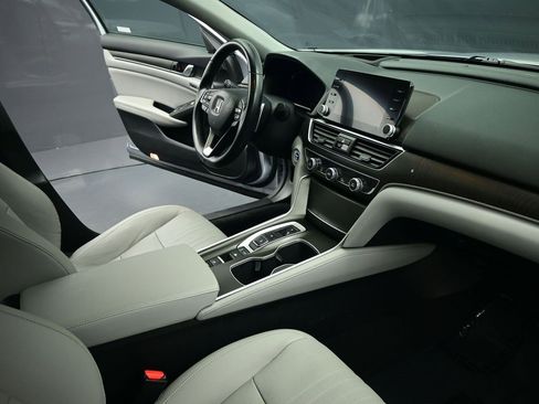 Used 2020 Honda Accord Touring image 29