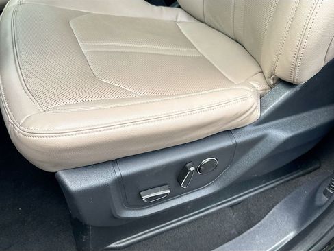 Used 2024 Ford Expedition Limited image 21