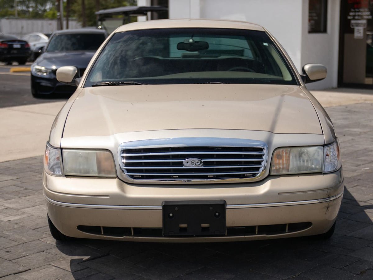 Used 1999 Ford Crown Victoria LX RWD image 4
