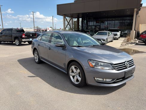 Used 2015 Volkswagen Passat 1.8T Limited Edition image 1
