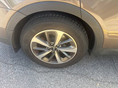 Used 2019 Kia Sorento EX image 10