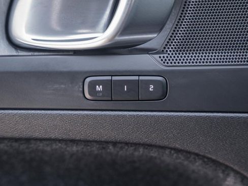 Certified 2025 Volvo XC40 B5 Plus image 39