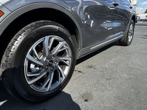 Used 2025 Lincoln Corsair AWD image 12