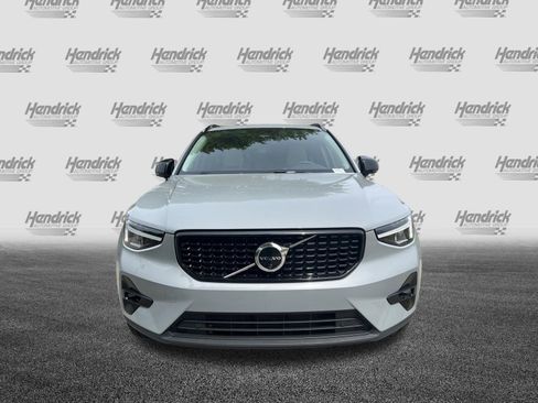 Used 2024 Volvo XC40 B5 Plus w/ Protection Package Premier AWD/4WD image 3