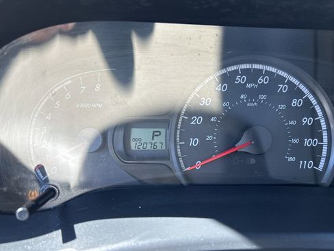 Used 2011 Toyota Sienna LE w/ Towing Pkg image 14