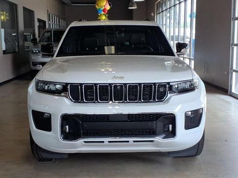 Used 2024 Jeep Grand Cherokee Overland w/ Adv Protech Group III AWD/4WD image 2