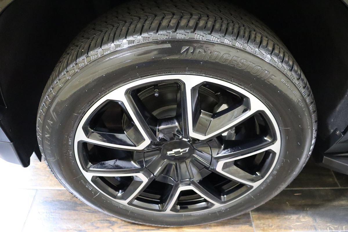 Used 2026 Chevrolet Suburban RST RWD image 29