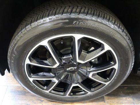 Used 2026 Chevrolet Suburban RST RWD image 29