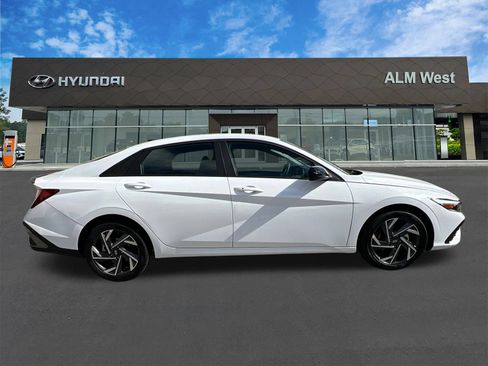 Certified 2025 Hyundai Elantra Sport FWD image 4