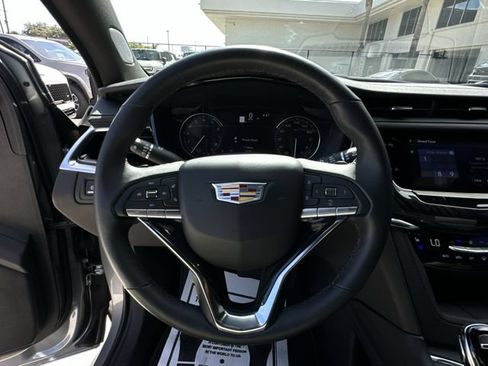 Certified 2024 Cadillac XT6 Premium Luxury FWD image 22