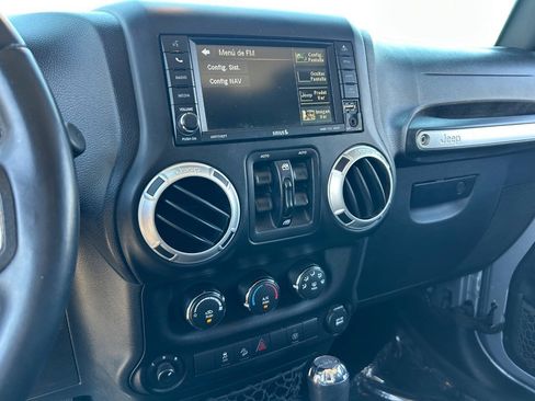 Used 2016 Jeep Wrangler Unlimited Sahara w/ Connectivity Group AWD/4WD image 28